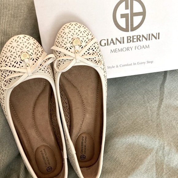 Giani Bernini Shoes - EUC 🌷 GIANI BERNINI Odeysa Slip-On Perforated Ballet Flats